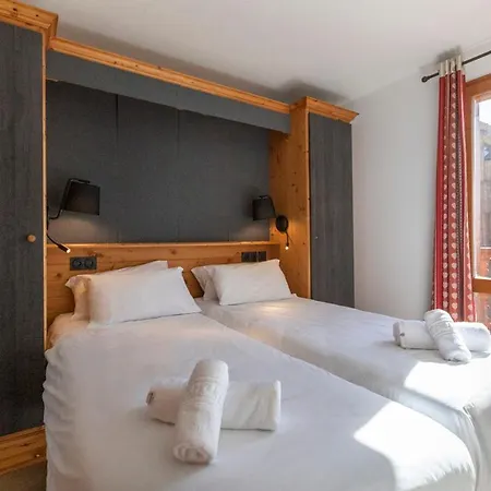 Les Balcons De & *